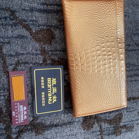 Gold Leather Wallet/Clutch faux Crocodile Banyanu NWT, Authenticity Card w/# - Picture 14 of 14